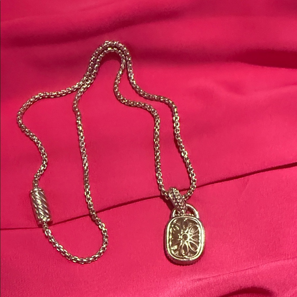 Elegant Silver Pendant Necklace - Picture 4 of 9
